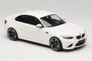 BMW M2 F87 Biely Minichamps 1:18 155026104 Kov – obrázok 4 z 6
