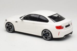 BMW M2 F87 Biely Minichamps 1:18 155026104 Kov – obrázok 5 z 6