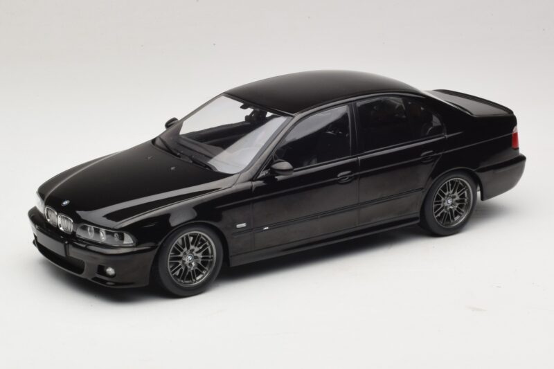BMW M5 E39 Čierny KK-Scale 1:18 KKDC181623 Kov