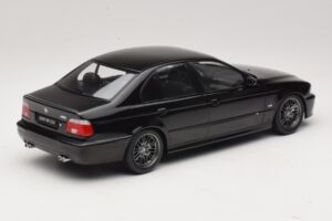 BMW M5 E39 Čierny KK-Scale 1:18 KKDC181623 Kov – obrázok 2 z 6