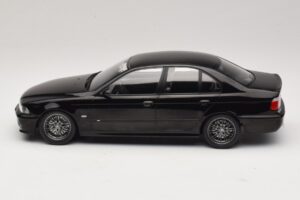BMW M5 E39 Čierny KK-Scale 1:18 KKDC181623 Kov – obrázok 3 z 6