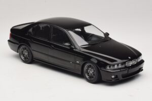 BMW M5 E39 Čierny KK-Scale 1:18 KKDC181623 Kov – obrázok 4 z 6