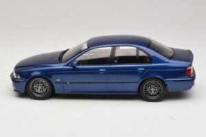 BMW M5 E39 Modrá Metalíza KK-Scale 1:18 KKDC181621 Kov – obrázok 3 z 6