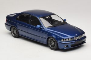 BMW M5 E39 Modrá Metalíza KK-Scale 1:18 KKDC181621 Kov – obrázok 4 z 6