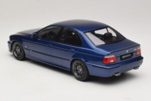 BMW M5 E39 Modrá Metalíza KK-Scale 1:18 KKDC181621 Kov – obrázok 5 z 6