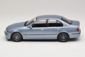 BMW M5 E39 Silverstone Blue Metallic KK-Scale 1:18 KKDC181622 Kov – obrázok 3 z 6
