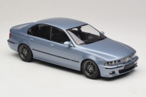 BMW M5 E39 Silverstone Blue Metallic KK-Scale 1:18 KKDC181622 Kov – obrázok 4 z 6