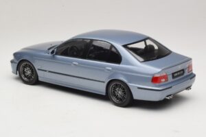 BMW M5 E39 Silverstone Blue Metallic KK-Scale 1:18 KKDC181622 Kov – obrázok 5 z 6