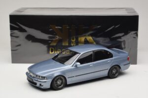 BMW M5 E39 Silverstone Blue Metallic KK-Scale 1:18 KKDC181622 Kov – obrázok 6 z 6
