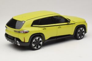 BMW XM G09 Žltý Minichamps 1:18 110023302 Diecast – obrázok 3 z 8