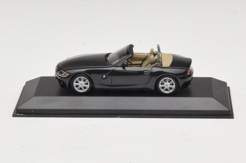 BMW Z4 E85 Čierna Metalíza Náhradná Škatuľa Minichamps 1:43 80420144055-R1 Diecast