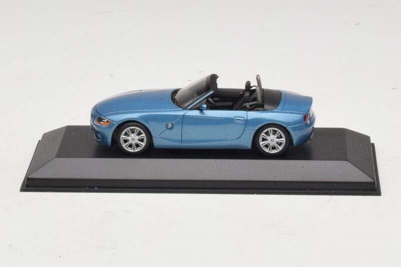 BMW Z4 E85 Svetlomodrá Metalíza Náhradná Škatuľa Minichamps 1:43 80420144054-R1 Diecast