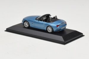 BMW Z4 E85 Svetlomodrá Metalíza Náhradná Škatuľa Minichamps 1:43 80420144054-R1 Diecast – obrázok 3 z 5
