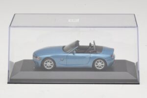 BMW Z4 E85 Svetlomodrá Metalíza Náhradná Škatuľa Minichamps 1:43 80420144054-R1 Diecast – obrázok 4 z 5
