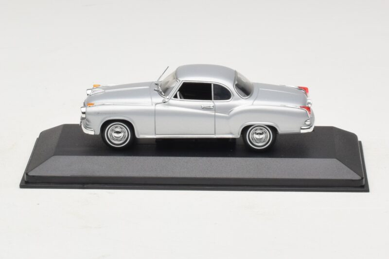 Borgward Isabella Kupé Strieborná Minichamps 1:43 400096031 Kov