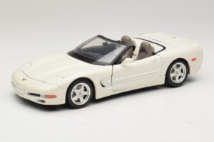 Chevrolet Corvette C5 Kabriolet Biely Bburago 1:18 3076-P1 Kov