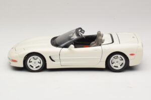 Chevrolet Corvette C5 Kabriolet Biely Bburago 1:18 3076-P1 Kov – obrázok 4 z 8