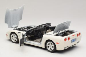 Chevrolet Corvette C5 Kabriolet Biely Bburago 1:18 3076-P1 Kov – obrázok 5 z 8