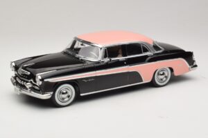 DeSoto Fireflite Sedan Čierny & Ružová KK-Scale 1:18 KKDC181542 Kov