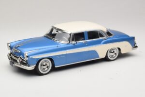 DeSoto Fireflite Sedan Modrá Metalíza & Krémová KK-Scale 1:18 KKDC181544 Kov