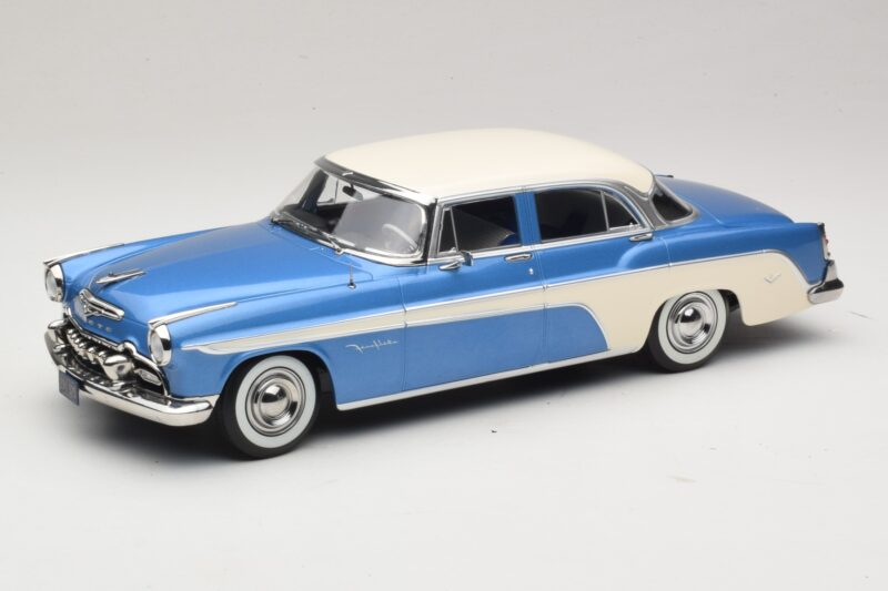 DeSoto Fireflite Sedan Modrá Metalíza & Krémová KK-Scale 1:18 KKDC181544 Kov