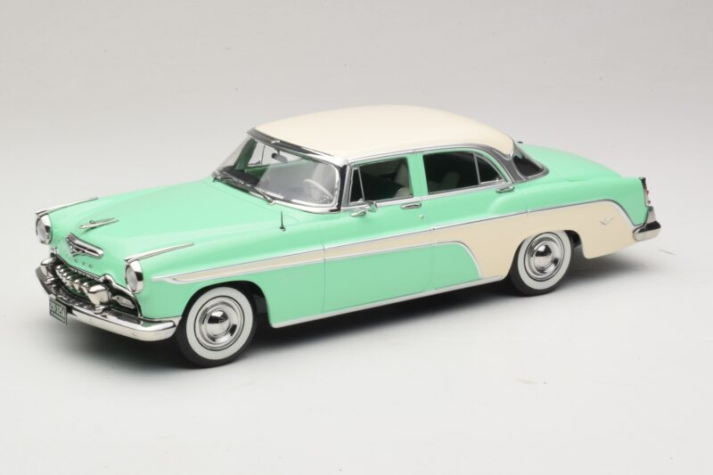 DeSoto Fireflite Sedan Svetlozelená & Krémová KK-Scale 1:18 KKDC181543 Kov