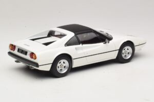 Ferrari 308 GTS Biely MCG 1:18 MCG18664 Kov – obrázok 2 z 6