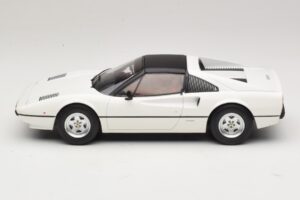Ferrari 308 GTS Biely MCG 1:18 MCG18664 Kov – obrázok 3 z 6