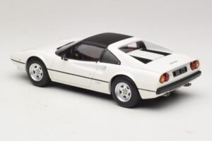 Ferrari 308 GTS Biely MCG 1:18 MCG18664 Kov – obrázok 5 z 6
