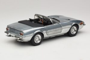 Ferrari 365 GTS Chrome Silver Hot Wheels 1:18 25738 Kov – obrázok 3 z 8