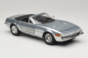 Ferrari 365 GTS Chrome Silver Hot Wheels 1:18 25738 Kov – obrázok 6 z 8