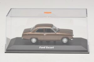 Ford Escort Mk1 Hnedá Metalíza Maxichamps 1:43 940081000 Kov – obrázok 4 z 5
