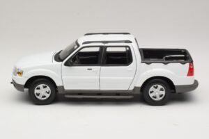 Ford Explorer Sport Trac Biela Maisto 1:18 36891 Kov – obrázok 4 z 8