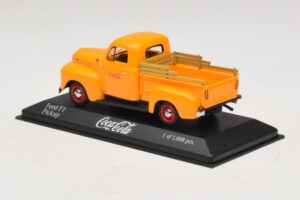 Ford F1 Coca-Cola Minichamps 1:43 400082062 Kov – obrázok 3 z 5