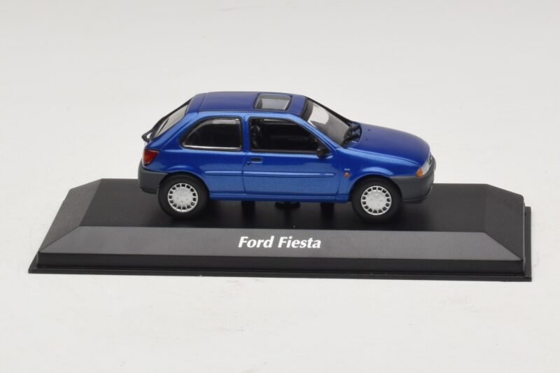 Ford Fiesta Mk4 Modrá Metalíza Maxichamps 1:43 940085061 Diecast
