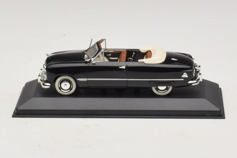 Ford FL Kabriolet Čierny Minichamps 1:43 400082231 Kov