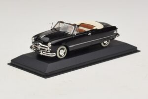 Ford FL Kabriolet Čierny Minichamps 1:43 400082231 Kov – obrázok 2 z 5