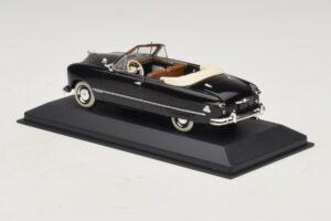 Ford FL Kabriolet Čierny Minichamps 1:43 400082231 Kov – obrázok 3 z 5
