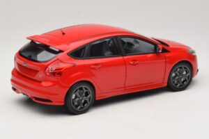 Ford Focus ST Mk2 Červená Minichamps 1:18 110082002 Kov – obrázok 3 z 8