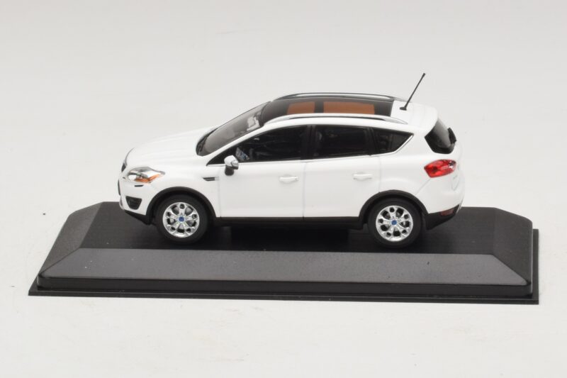 Ford Kuga Mk1 Biely Dealerská Edícia Minichamps 1:43 KUGA002 Kov