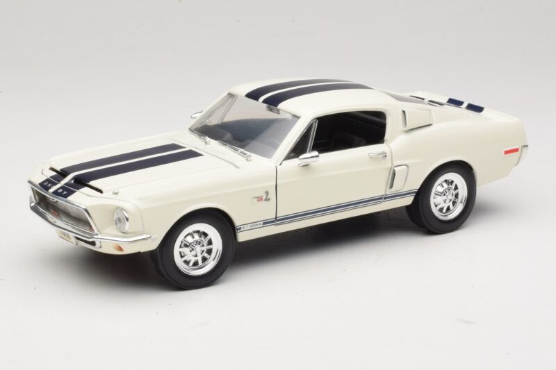 Ford Shelby GT500KR Biela Road Legends 1:18 92168 Kov