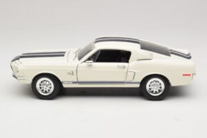 Ford Shelby GT500KR Biela Road Legends 1:18 92168 Kov – obrázok 4 z 8