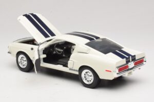 Ford Shelby GT500KR Biela Road Legends 1:18 92168 Kov – obrázok 5 z 8