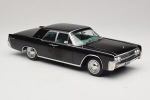 Lincoln Continental Čierny KK-Scale 1:18 KKDC181483 Kov – obrázok 4 z 6