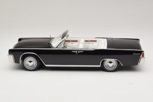 Lincoln Continental Convertible Čierny Bad Boys KK-Scale 1:18 KKDC181521 Kov – obrázok 4 z 7