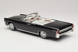Lincoln Continental Convertible Čierny Bad Boys KK-Scale 1:18 KKDC181521 Kov – obrázok 6 z 7