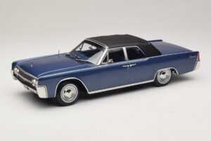 Lincoln Continental Convertible Modrá Metalíza The Lincoln Lawyer KK-Scale 1:18 KKDC181522 Kov – obrázok 2 z 7