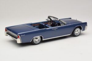 Lincoln Continental Convertible Modrá Metalíza The Lincoln Lawyer KK-Scale 1:18 KKDC181522 Kov – obrázok 3 z 7