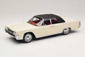 Lincoln Continental Convertible Biely John F. Kennedy KK-Scale 1:18 KKDC181523 Kov – obrázok 2 z 7