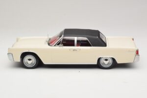 Lincoln Continental Convertible Biely John F. Kennedy KK-Scale 1:18 KKDC181523 Kov – obrázok 4 z 7
